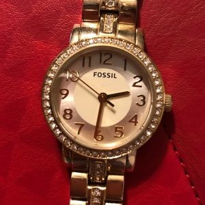 Gold Fossil watch NEEDS BATTERIES
